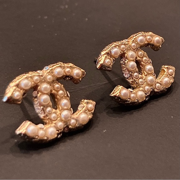 Chanel Authentic BRAND NEW Classic Gold CC Earrings with Pearls & Crystals - Picture 8 of 8